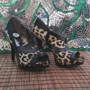 Carlos Santana Cheetah Print Heels Size 7